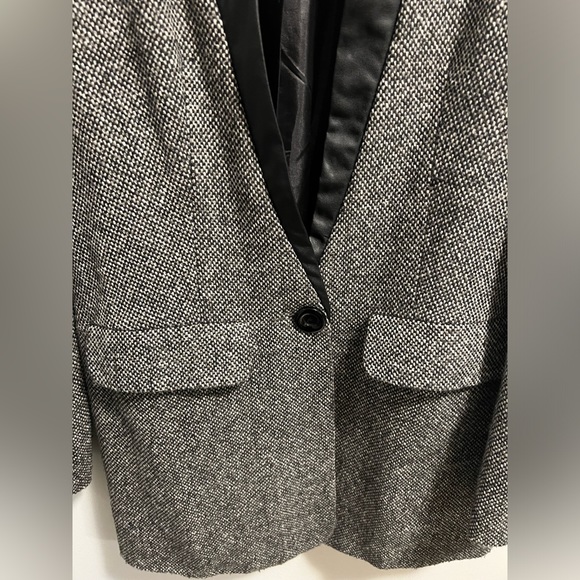 Angel eye tweed blazer with faux leather lapel. Size medium - Picture 5 of 6